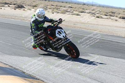 media/Dec-01-2025-Moto Forza (Mon) [[2daa91e15f]]/3-Beginner Group/Session 3 (Turn 16 Inside)/